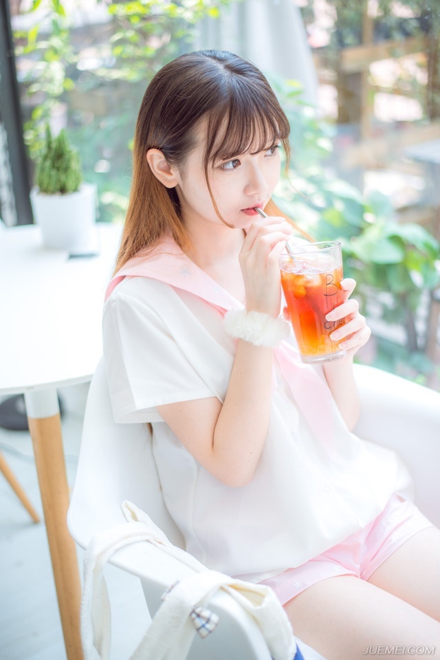 一个家庭没有书，就好像一间房子没有窗户。